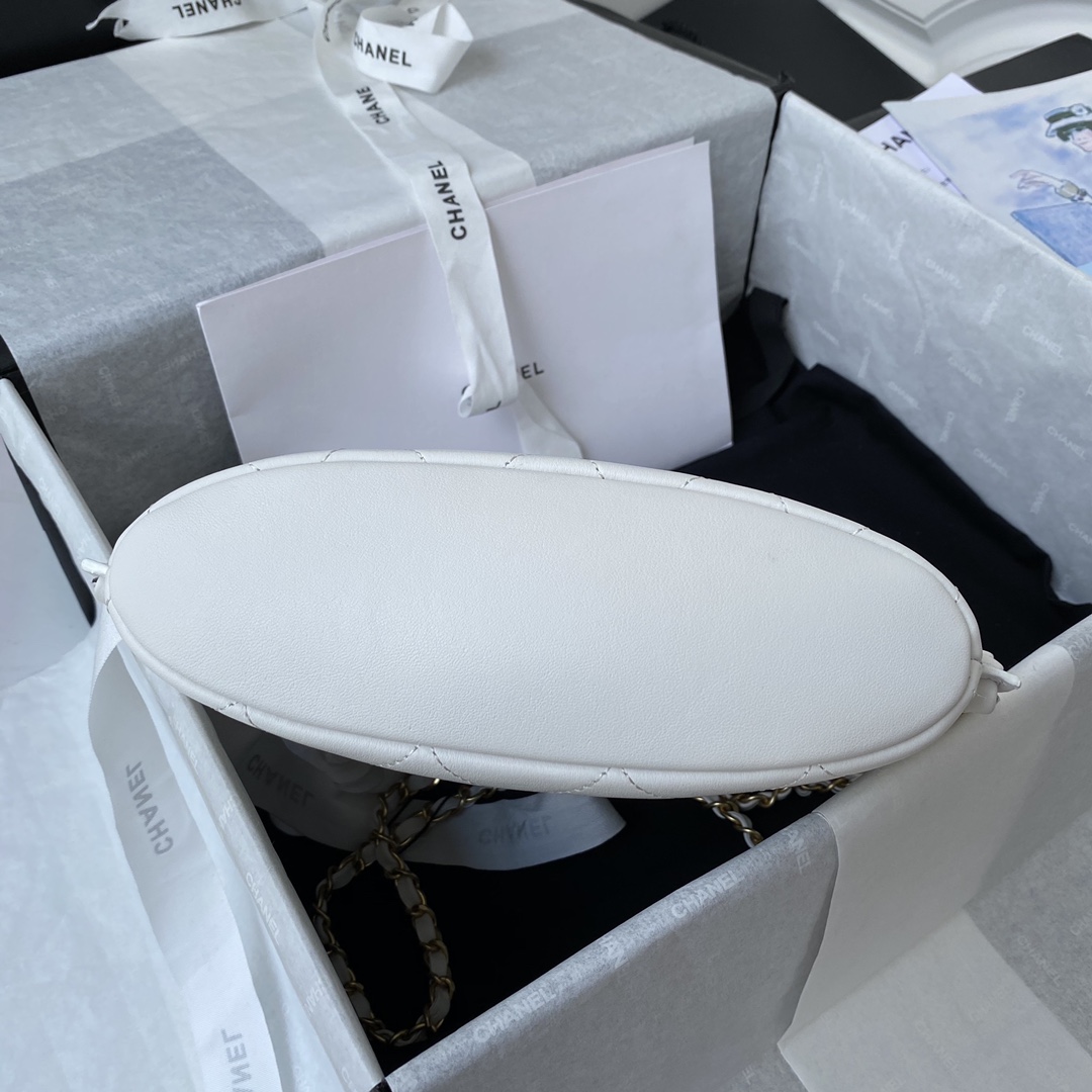 Ch**el large hobo bag calfskin & gold-tone metal white as2543 23 x 25.5 x 8 cm