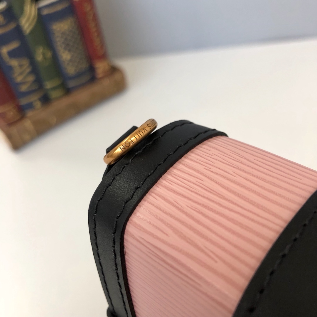 l0vis Vvtt0n vertical trunk pochette epi leather in rose ballerine m67872 11.0 x 17.5 x 3.5 cm