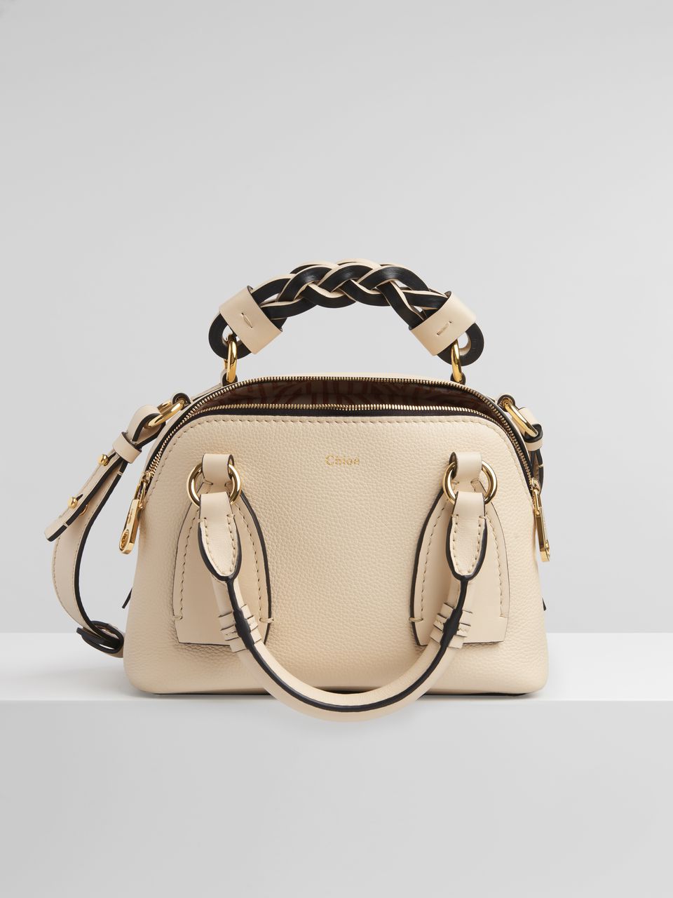 CHLOÉ DARIA Small Bag In Grained & Shiny Calfskin Sweet Beige CHC20US361C6224Q 22 x 9 x 18 cm