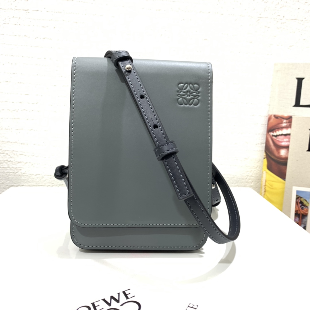 L0ew* flat gusset crossbody bag in smooth calfskin gunmetal 335.54.z33 13 x 3 x 18 cm