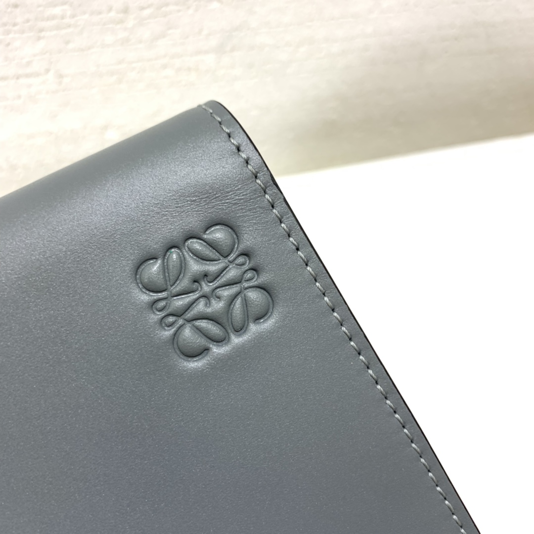 L0ew* flat gusset crossbody bag in smooth calfskin gunmetal 335.54.z33 13 x 3 x 18 cm