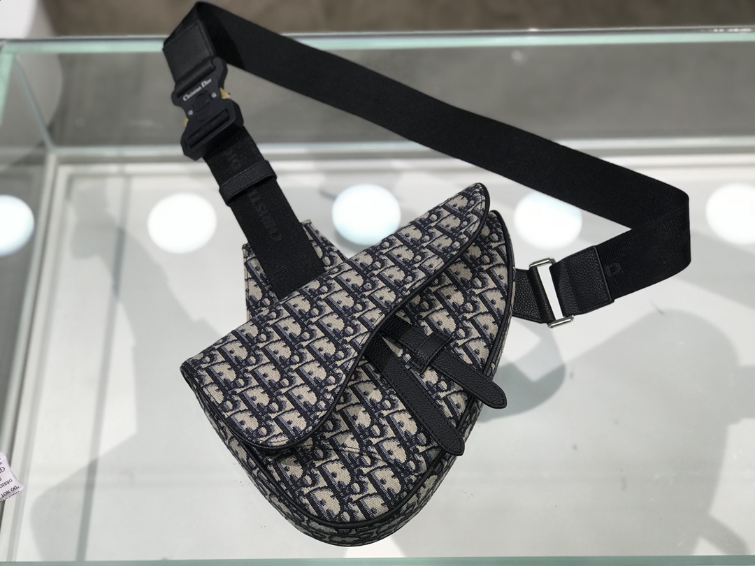 D10r saddle bag beige and black D10r oblique jacquard 1adpo093yky 20 x 28.5 x 5 cm