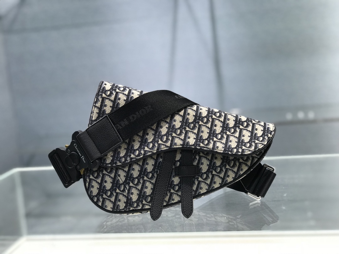 D10r saddle bag beige and black D10r oblique jacquard 1adpo093yky 20 x 28.5 x 5 cm