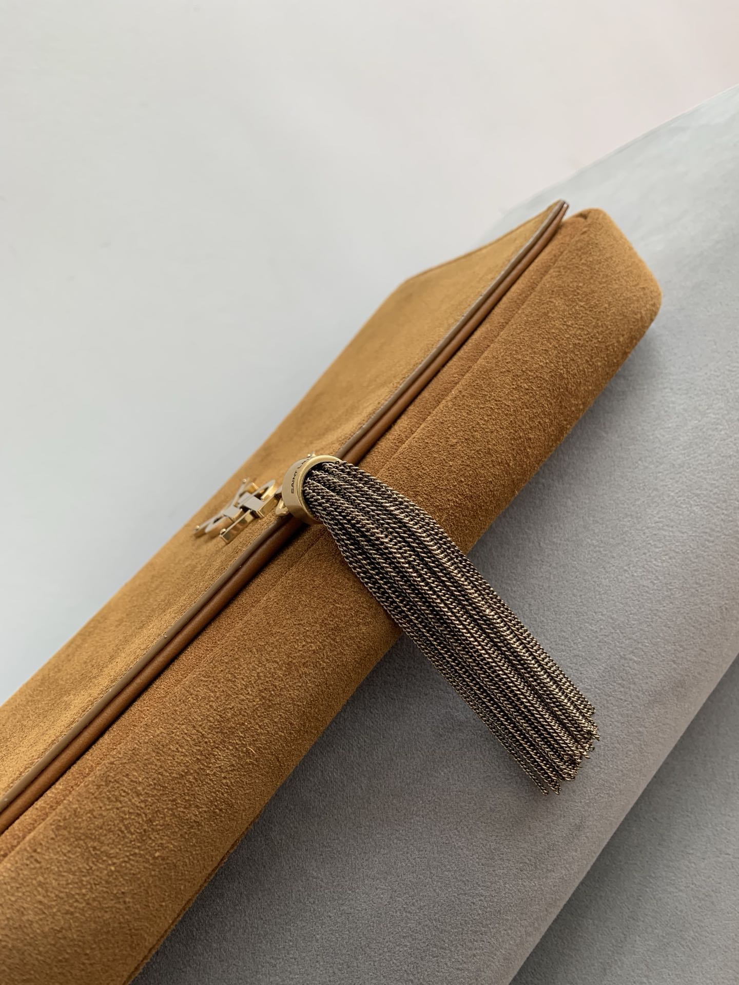 Y51 kate 99 with tassel in suede cinnamon 6042760 26 x 13.5 x 4.5 cm