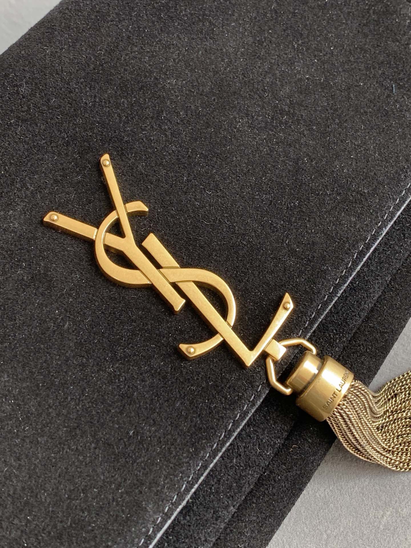 Y51 kate 99 with tassel in suede black 6042760 26 x 13.5 x 4.5 cm