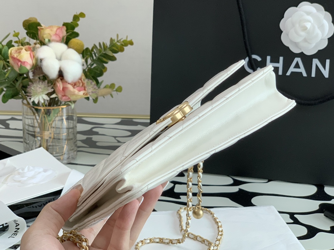 Ch**el wallet on chain calfskin & gold-tone metal white ap2289 19cm