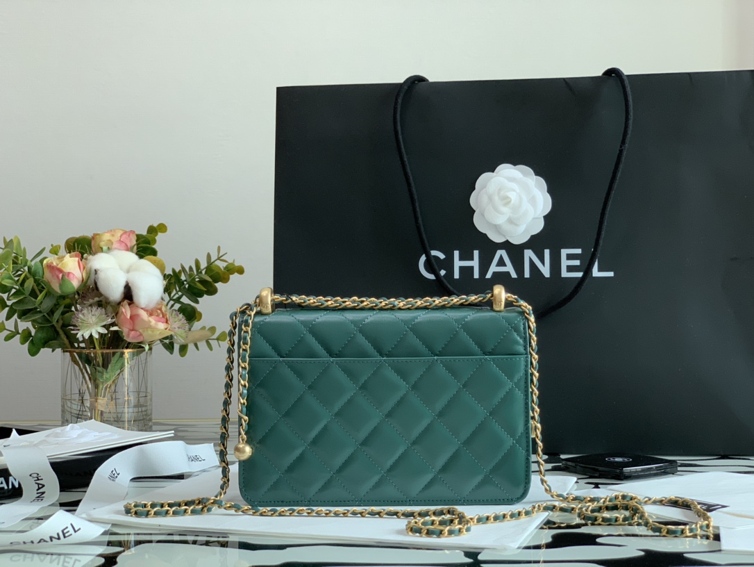 Ch**el wallet on chain calfskin & gold-tone metal forest ap2289 19cm