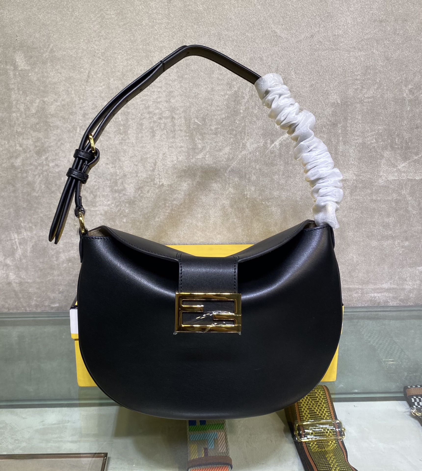 F**di small croissant black leather bag 8br790af 29 x 22 x 13 cm