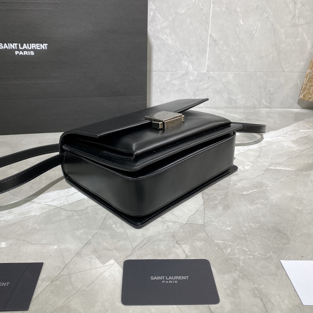 Y51 medium bellechasse in leather black and silver 482051 22 x 16 x 9 cm