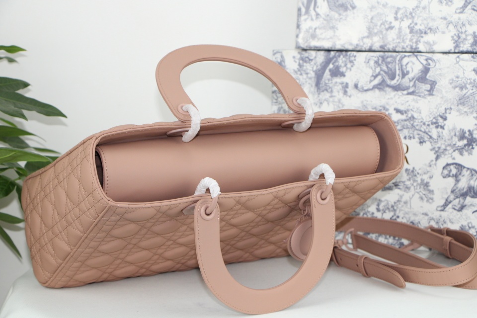 D10r large lady D10r bag blush ultramatte cannage calfskin m0566 32 x 25 x 11 cm