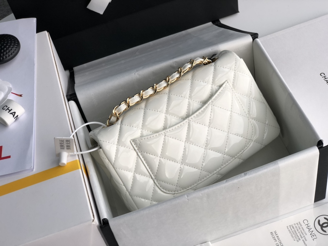 Ch**el cf mini patent calfskin & golden metal white bag 20cm