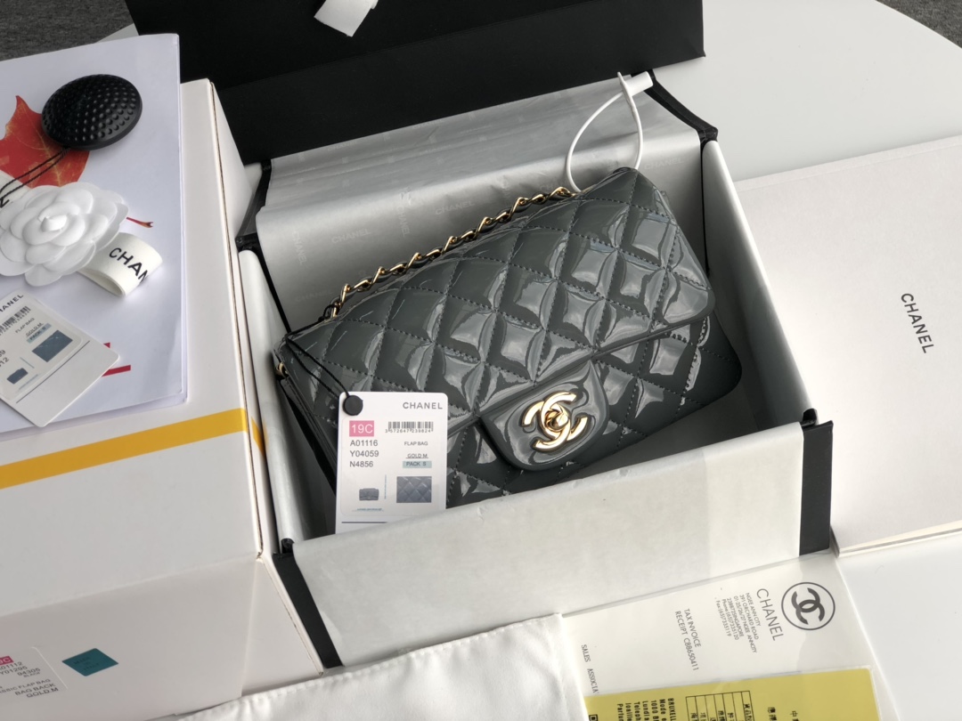 Ch**el cf mini patent calfskin & golden metal grey bag 20cm