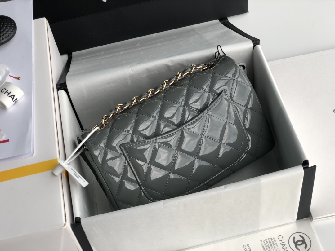 Ch**el cf mini patent calfskin & golden metal grey bag 20cm