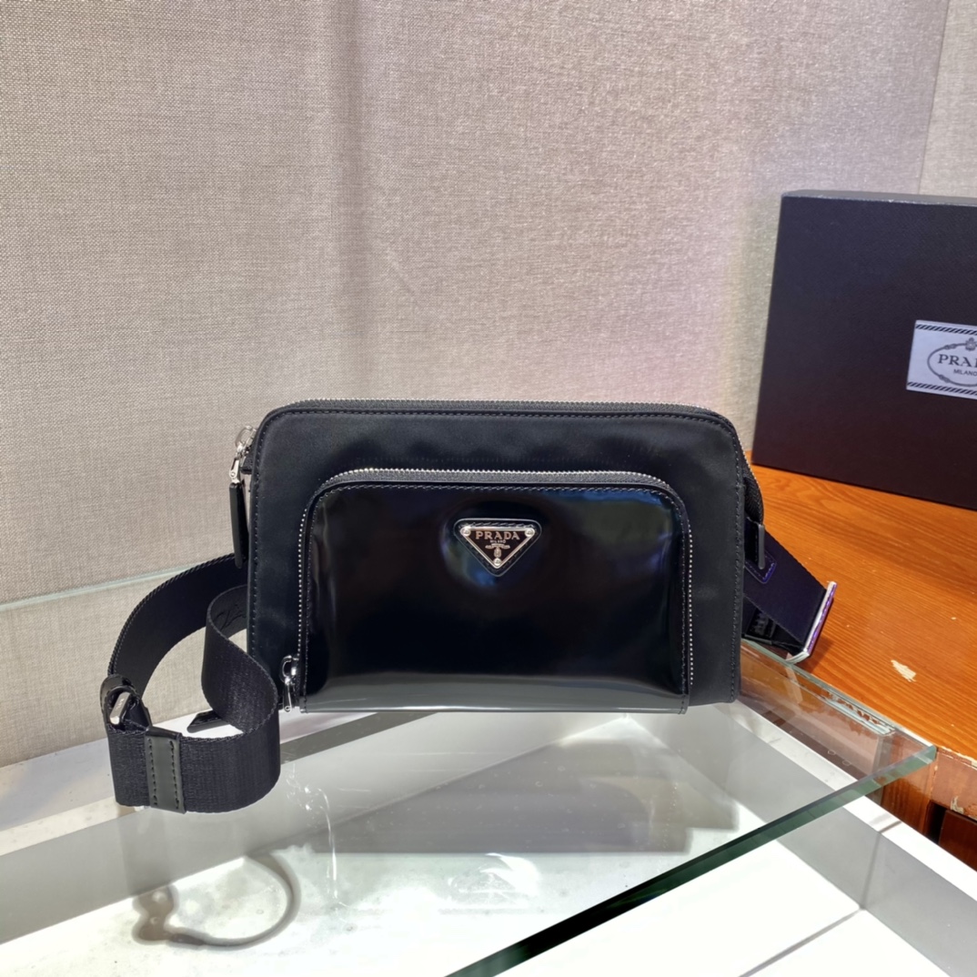 Pra*a re-nylon and leather shoulder bag 2vh130 22 x 14 x 3.5 cm