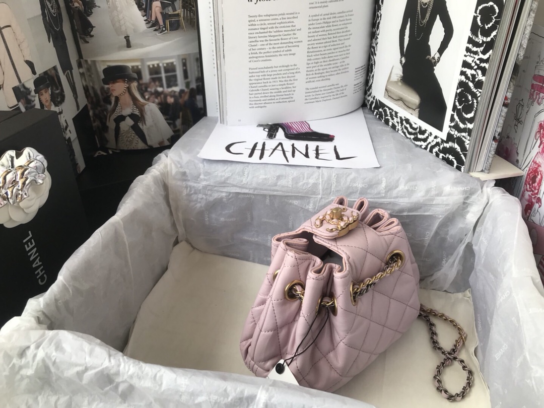 Ch**el mini drawstring bag in pink as1802 20 x 17 x 10 cm