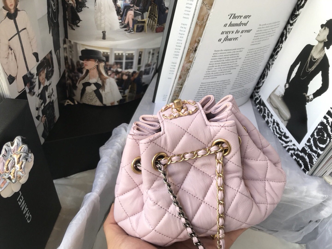 Ch**el mini drawstring bag in pink as1802 20 x 17 x 10 cm