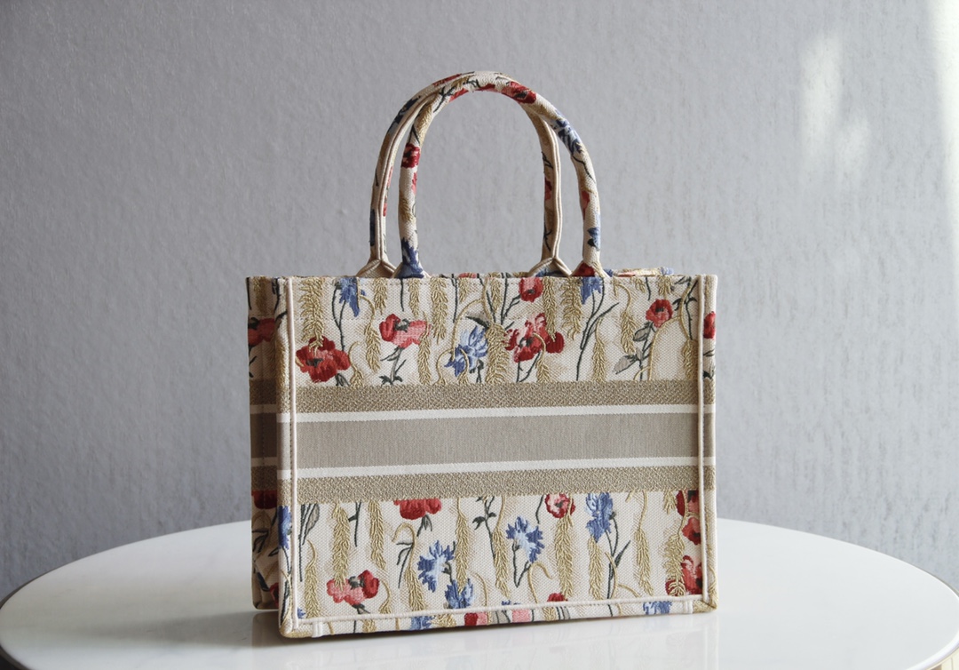 D10r small book tote beige multicolor hibiscus embroidery m1296 36.5 x 28 x 16 cm