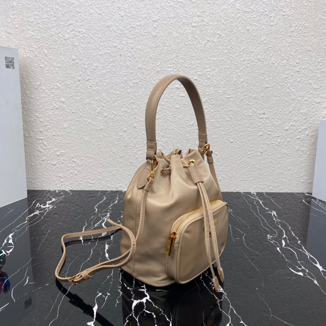 Pra*a duet re-nylon shoulder bag desert beige 1bh038 23 × 18 × 12 cm