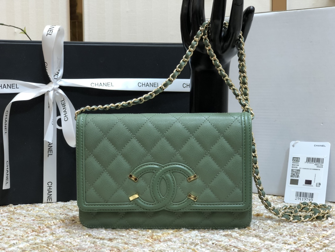 Ch**el cc filigree woc grain leather seafoam a84451 19.5 × 3.5 × 12 cm