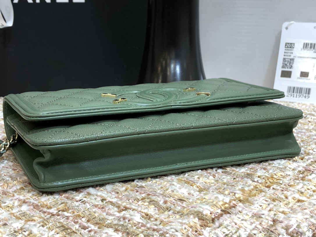 Ch**el cc filigree woc grain leather seafoam a84451 19.5 × 3.5 × 12 cm