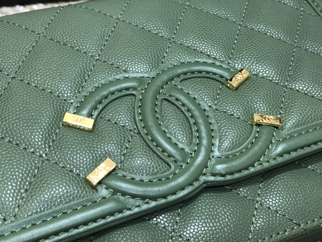 Ch**el cc filigree woc grain leather seafoam a84451 19.5 × 3.5 × 12 cm