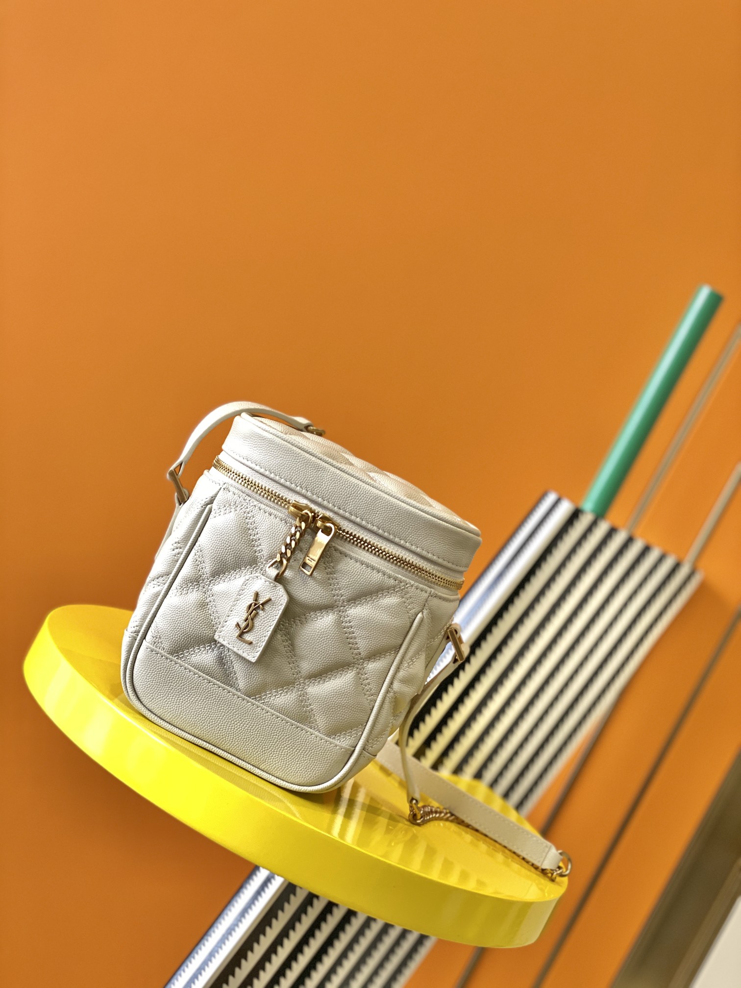 Y51 80's vanity bag in carrÉ-quilted grain de poudre embossed leather white 649779 14.5 x 16.5 x 9 cm