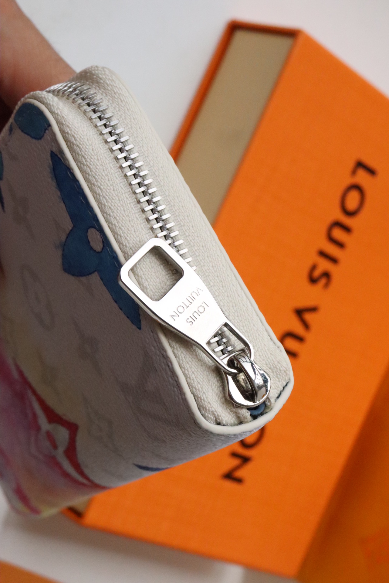 l0vis Vvtt0n zippy wallet vertical monogram watercolor canvas m80499 10 x 20 x 2 cm