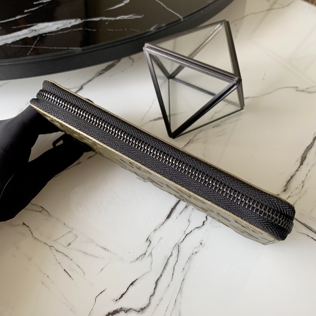 l0vis Vvtt0n zippy wallet vertical monogram seal leather green m80505 10 x 20 x 2 cm