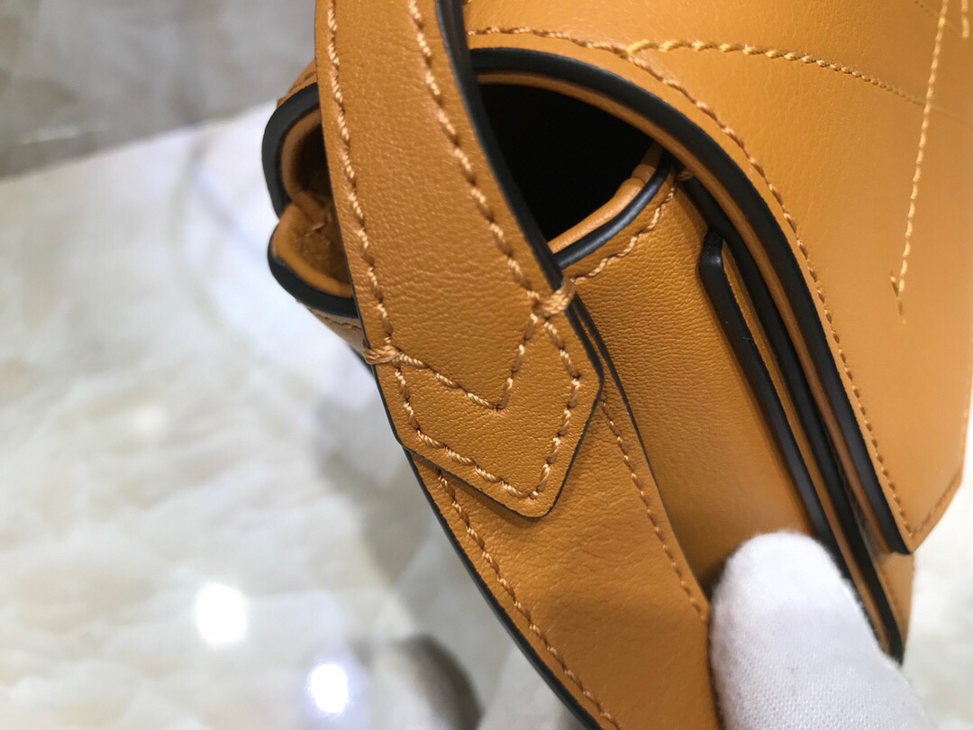 GIVENCHY SMALL EDEN BAG Brown 19 × 14 × 5.5 cm