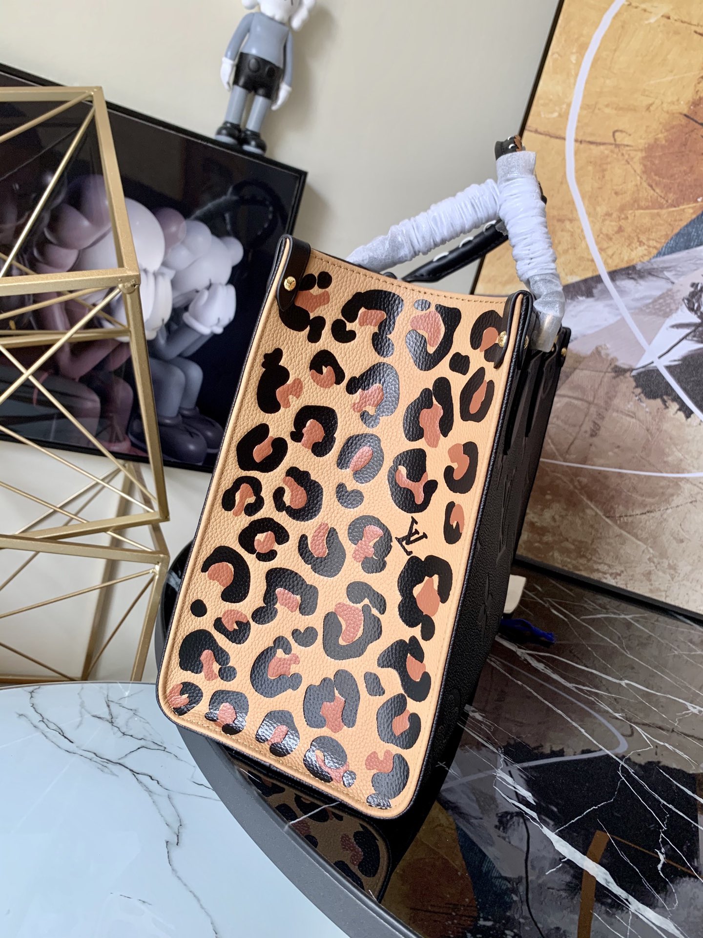 l0vis Vvtt0n onthego mm monogram empreinte embossed leather noir m58522 35 cm