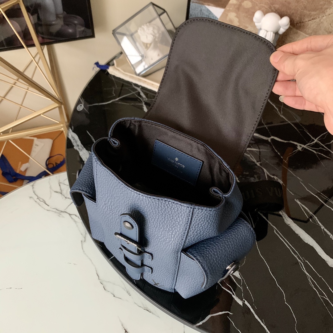 l0vis Vvtt0n christopher xs taurillon leather navy m58494 14 x 19.5 x 5 cm