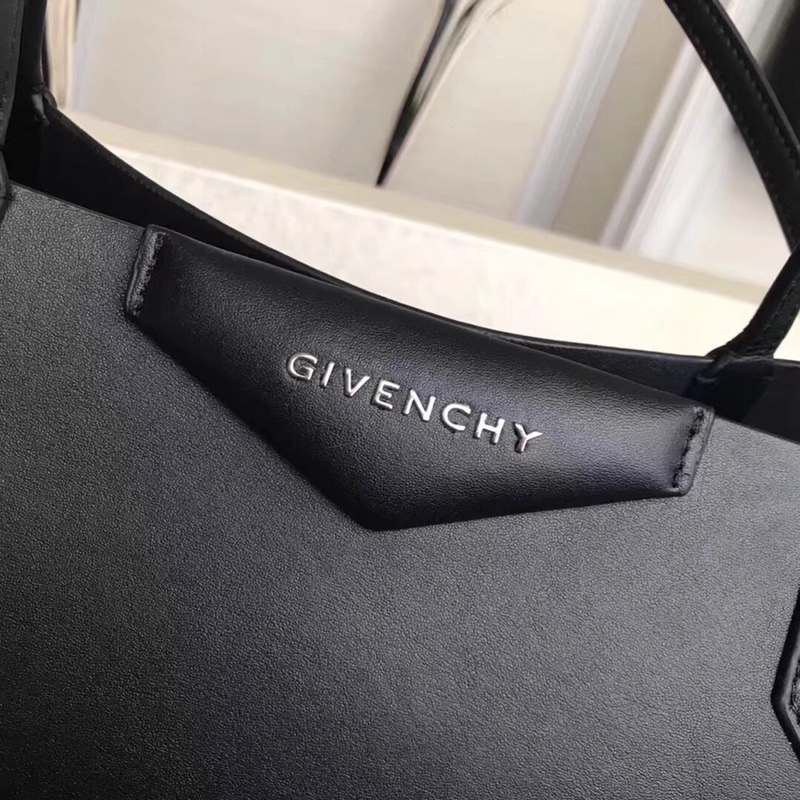GIVENCHY SHOPPING BAG Black 38 x 34 x 18 cm