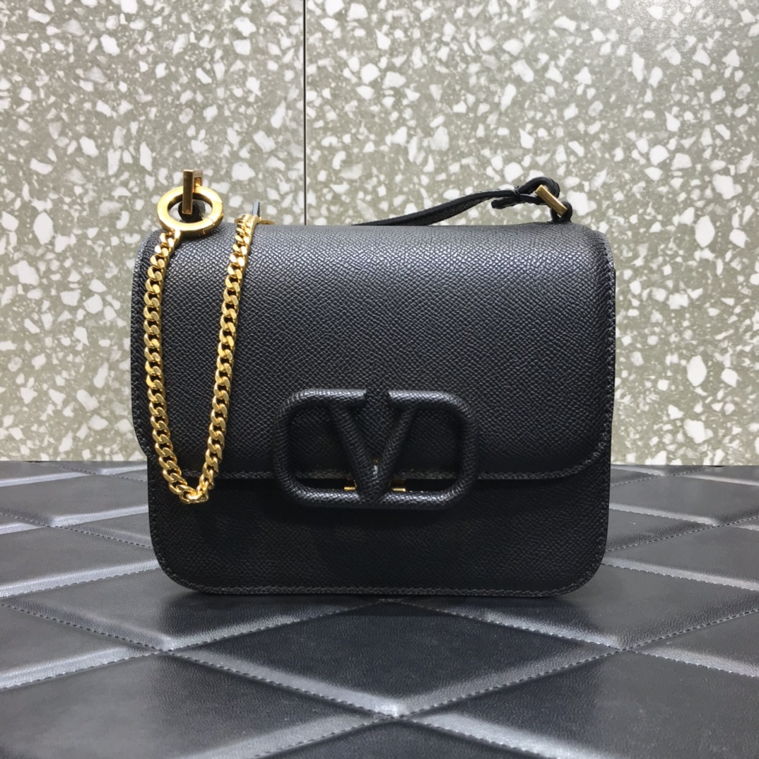 Va1e*ntin0 small vsling grainy calfskin shoulder bag black vw2b0f01 18 x 18 x 9 cm