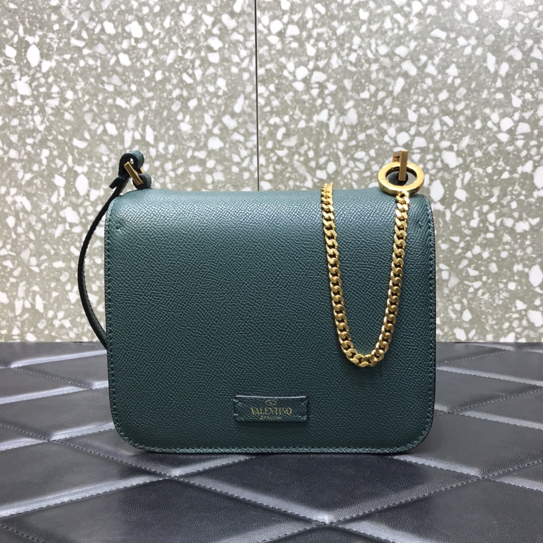 Va1e*ntin0 small vsling grainy calfskin shoulder bag dark green vw2b0f01 18 x 18 x 9 cm