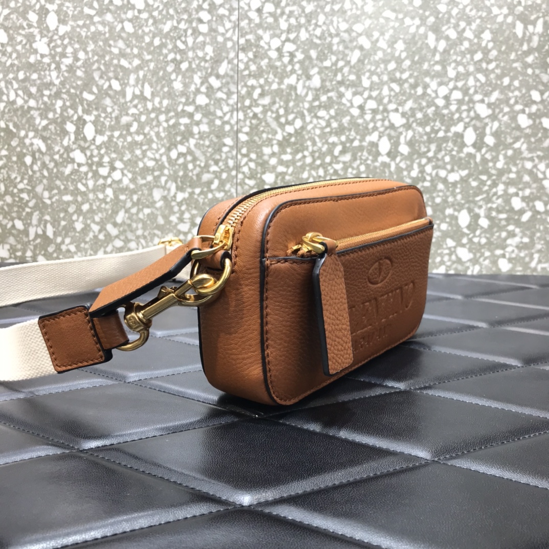 Va1e*ntin0 small garavani identity belt bag in leather brown vy0b0954qpt 19 x 4 x 10 cm