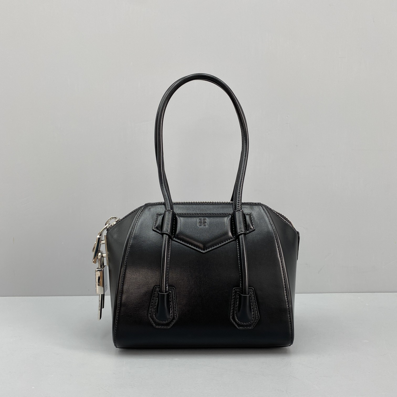 GIVENCHY MINI ANTIGONA Bag Black BB05114014 18 x 19 x 13 cm
