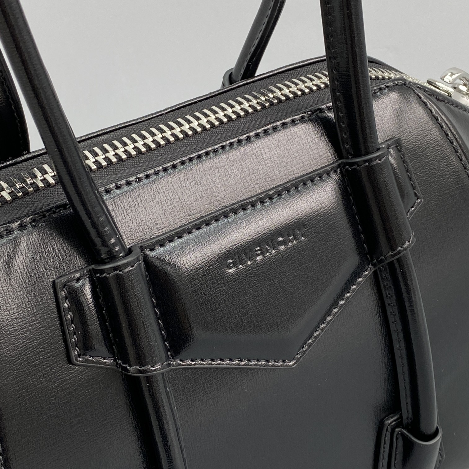 GIVENCHY MINI ANTIGONA Bag Black BB05114014 18 x 19 x 13 cm