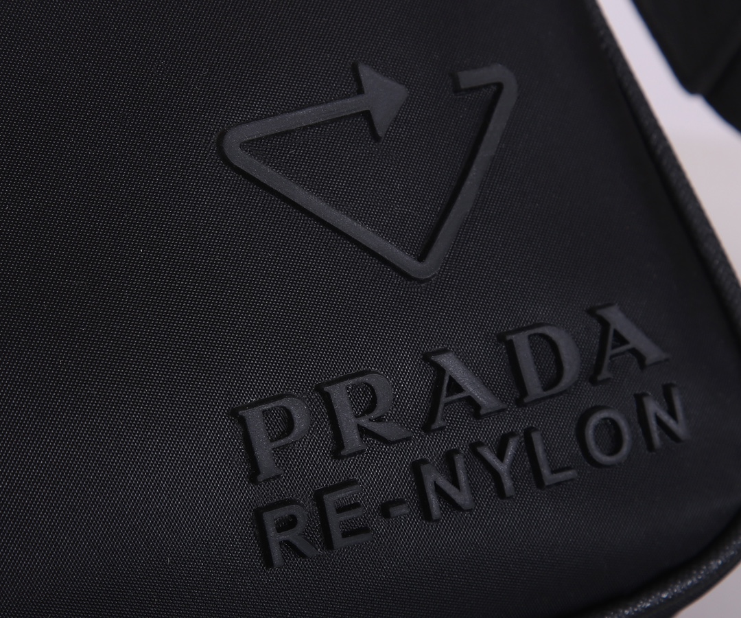 Pra*a re-nylon and saffiano leather shoulder bag black metal 2vh112 20 x 16 x 5 cm