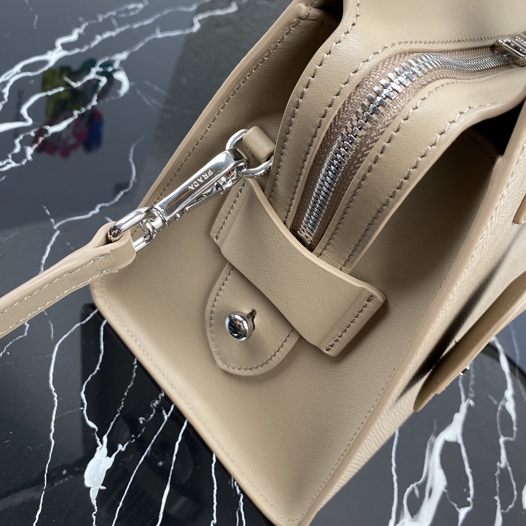 Pra*a saffiano leather kristen handbag cameo beige 1ba297 26 x 20 x 3.5 cm