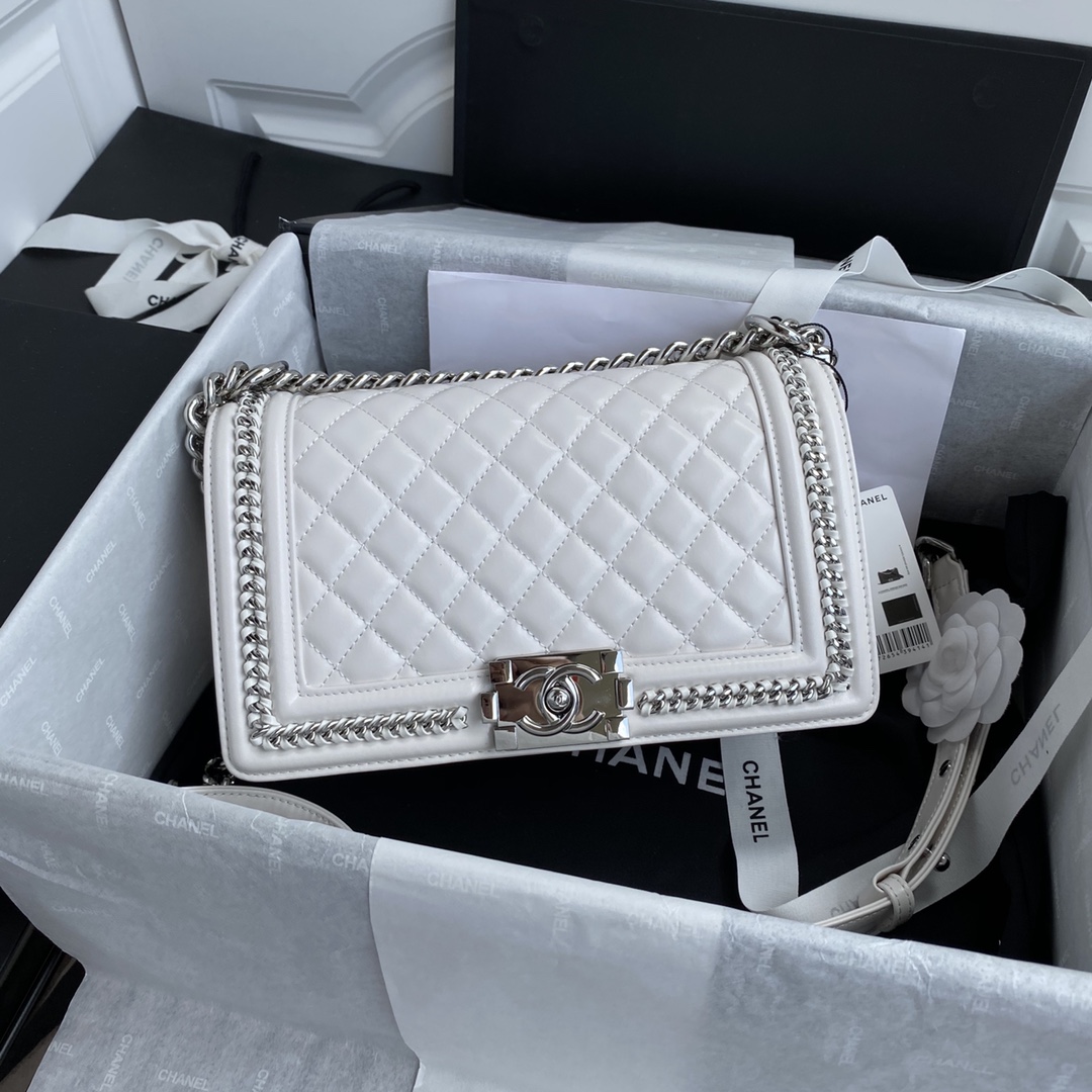 Ch**el medium quilted lambskin metal hardware white a67086 15 x 25 x 9 cm