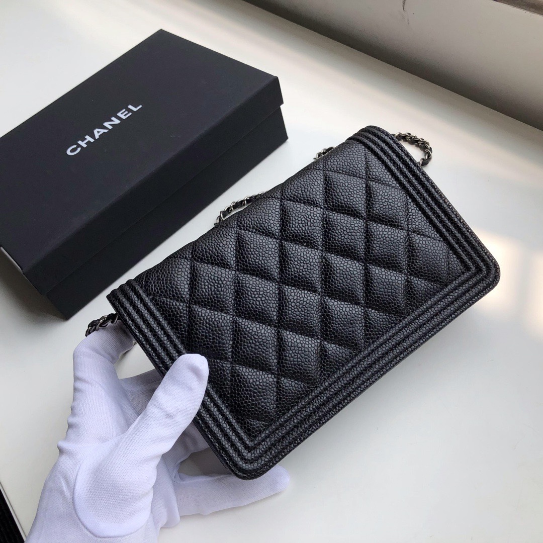 Ch**el boy wallet on chain grained calfskin silver metal black 80287 19.5 x 12.5 x 4 cm