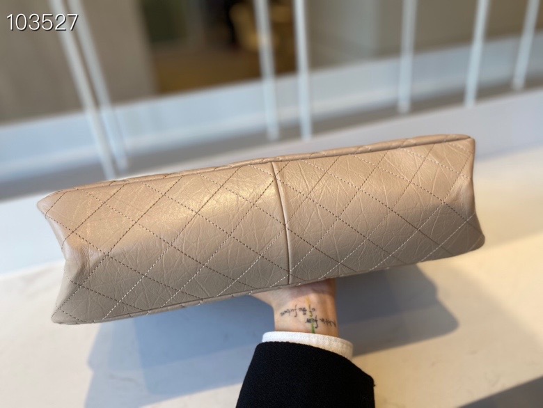 ch**el large D1am0nd pattern leather shopping bag beige as661 35 x 26 x 11 cm