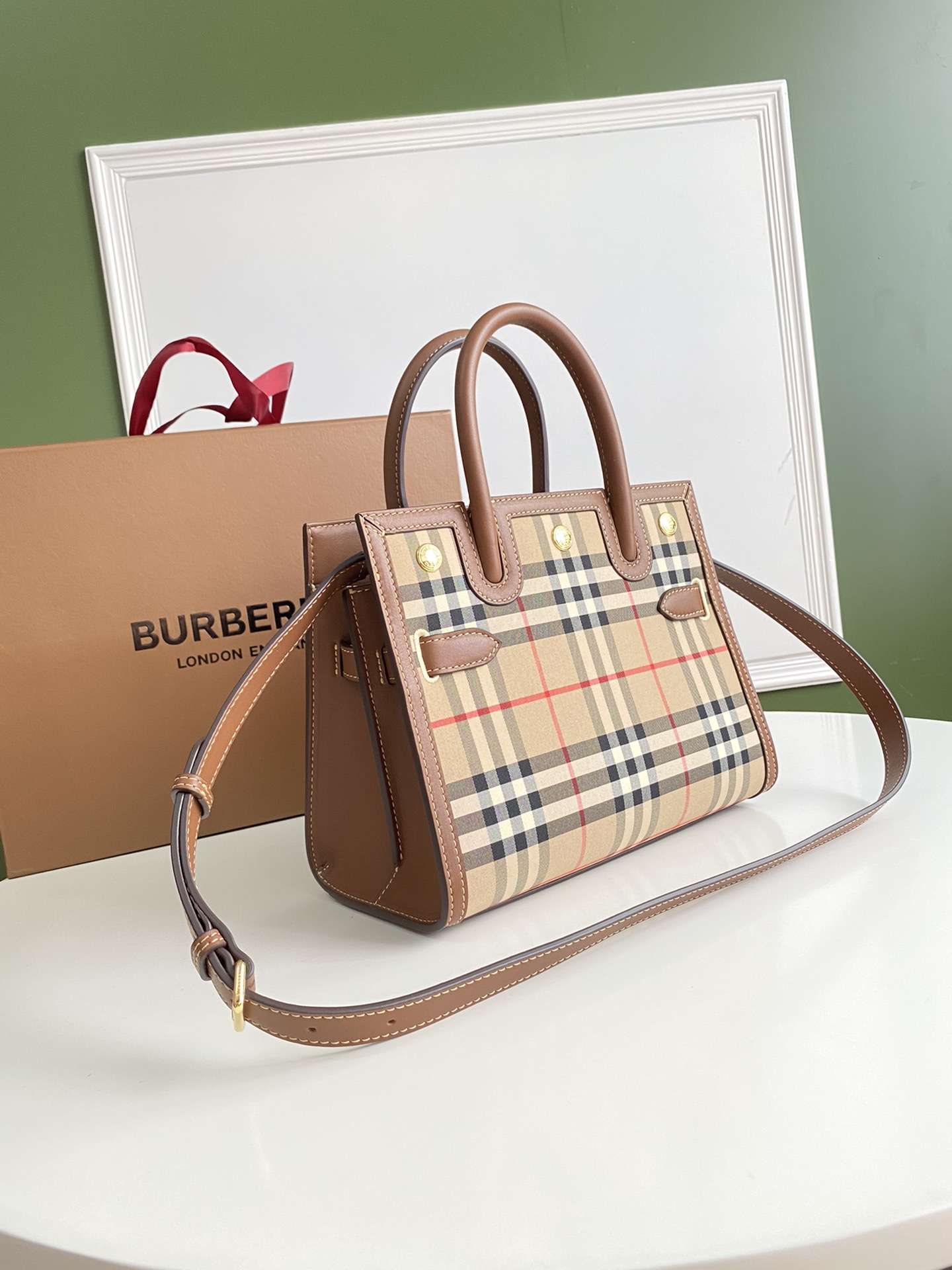 Bv*b*rry mini vintage check two-handle title bag 80252671 26 x 13.5 x 20 cm