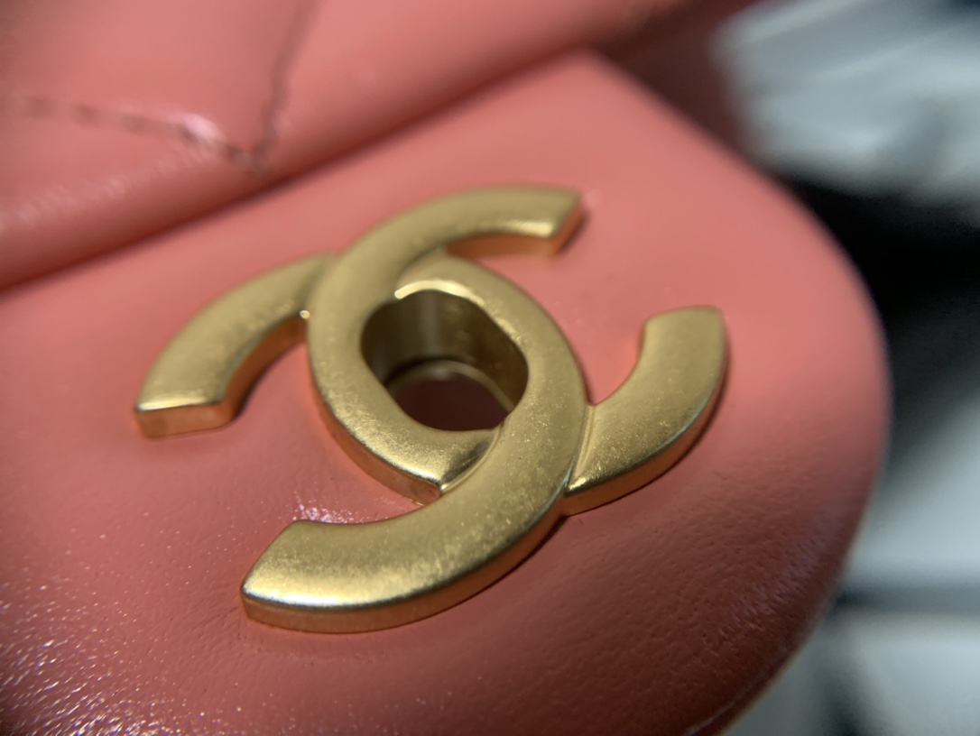 Ch**el small charm strap flap bag lambskin pink as1786 13 x 18 x 7 cm