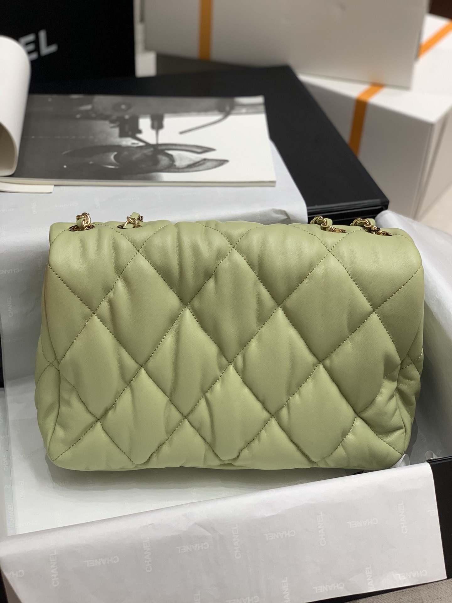 Ch**el large calfskin bubbly flap bag green as2234 29.5 x 20 x 12.5 cm