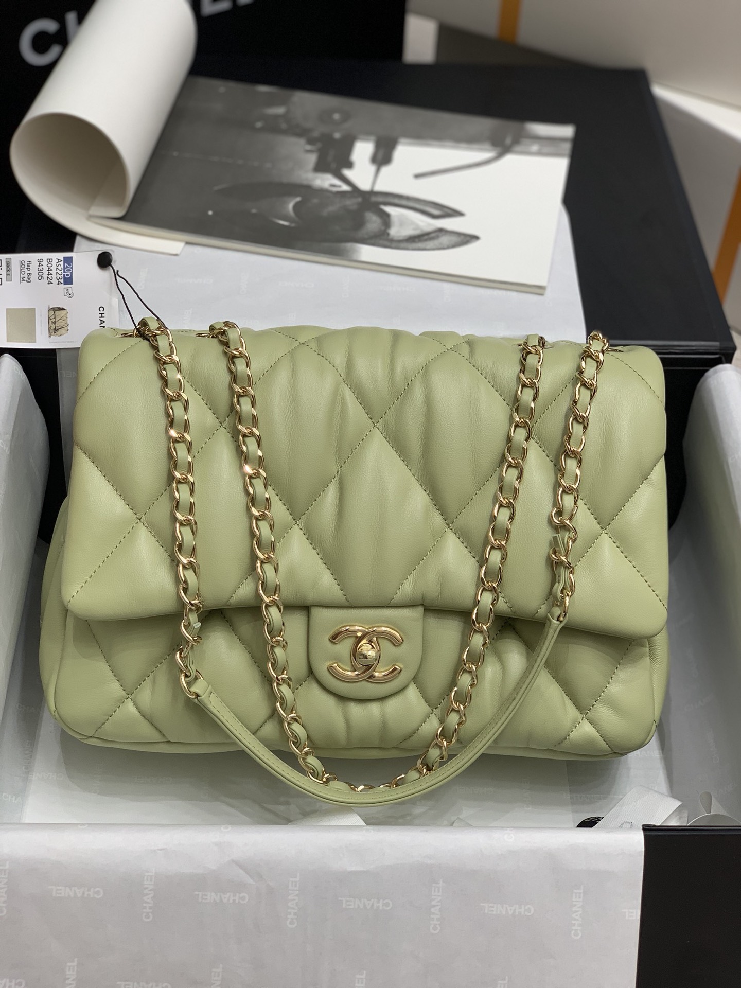 Ch**el large calfskin bubbly flap bag green as2234 29.5 x 20 x 12.5 cm