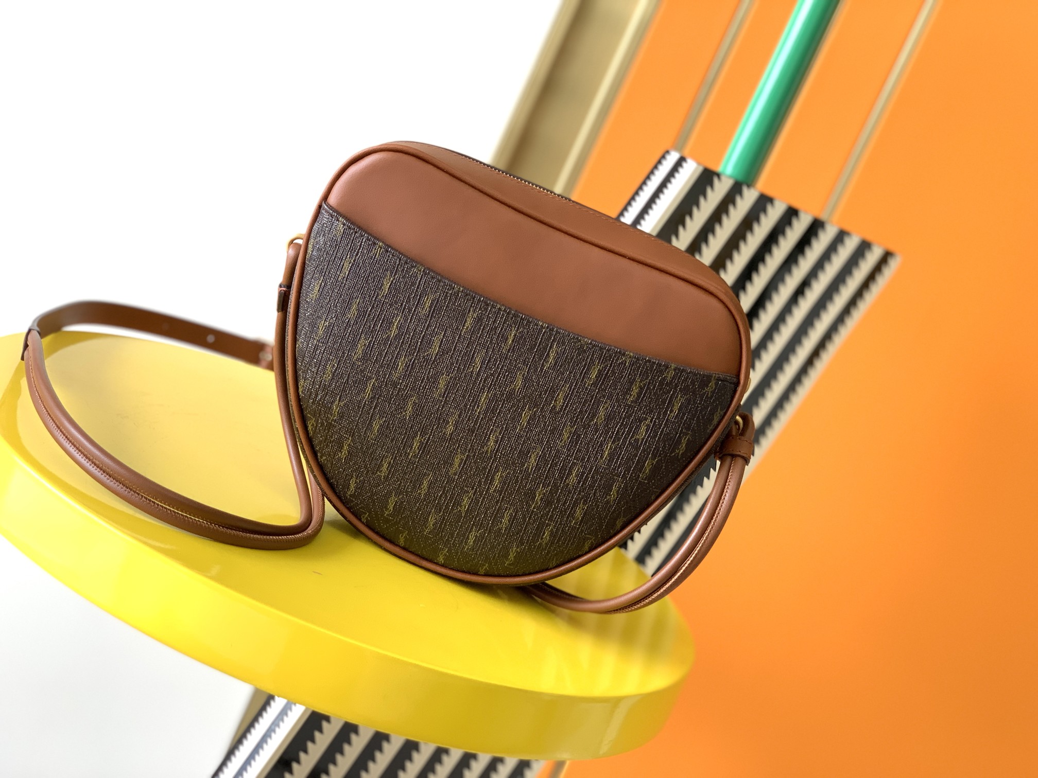 Y51 le monogramme cŒur bag in canvas and smooth leather chestnut 6752602 20 x 17 x 6 cm