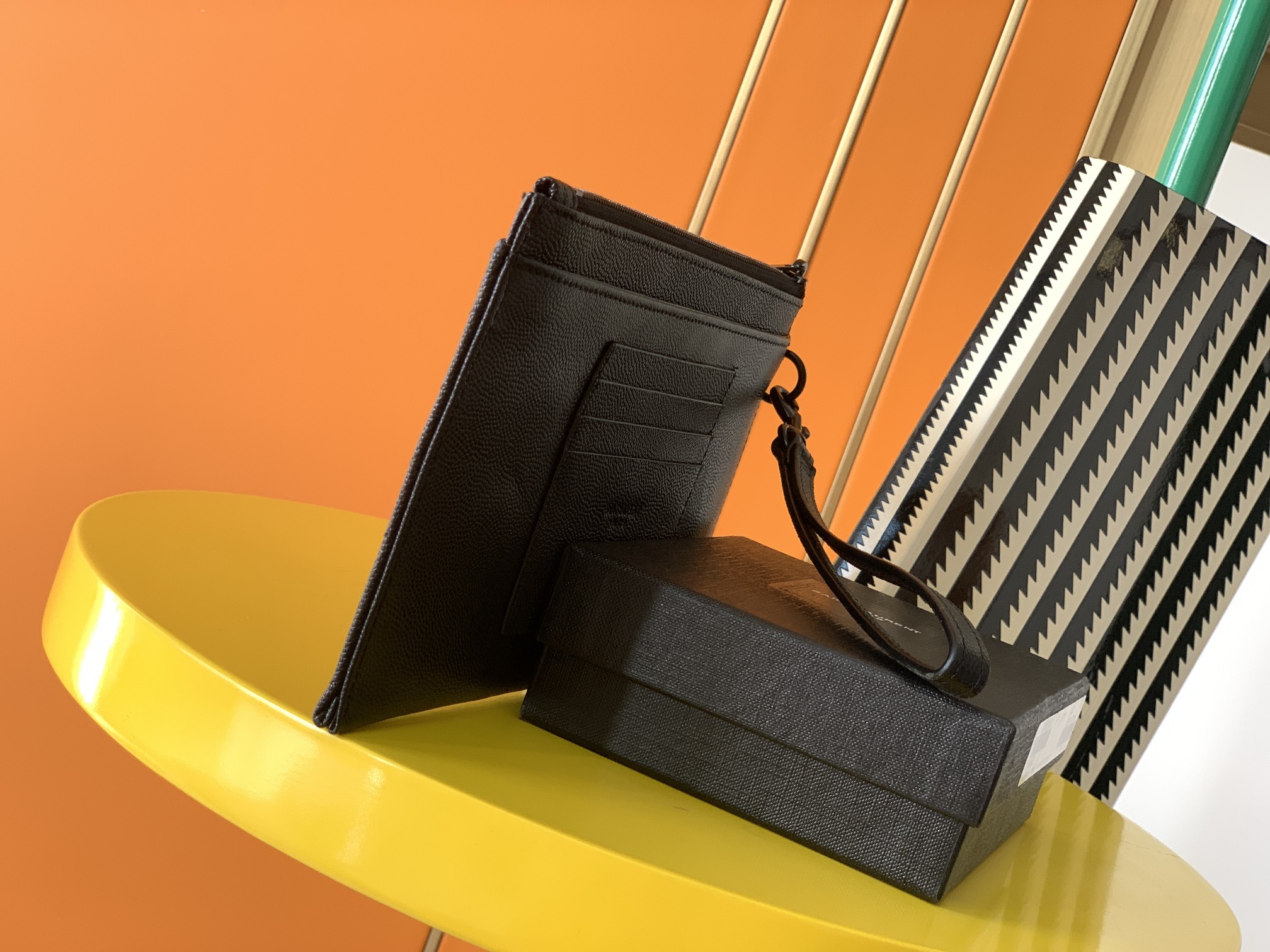 Y51 monogram large bill pouch in grain de poudre embossed leather black metal 636313 23 x 13 x 1 cm