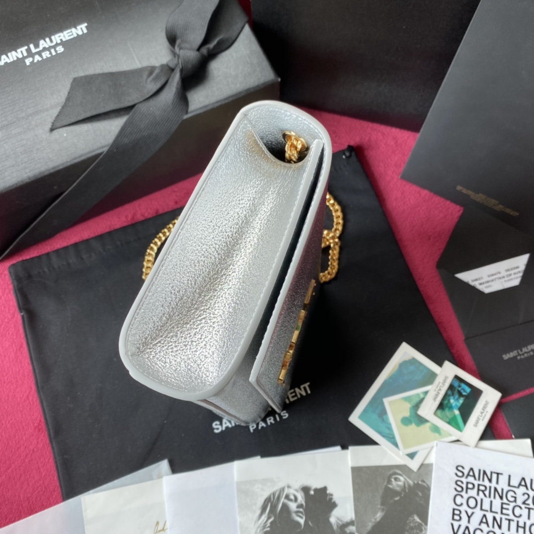 Y51 medium kate in grain de poudre embossed leather silver gold buckle 364021 24 x 14.5 x 5 cm