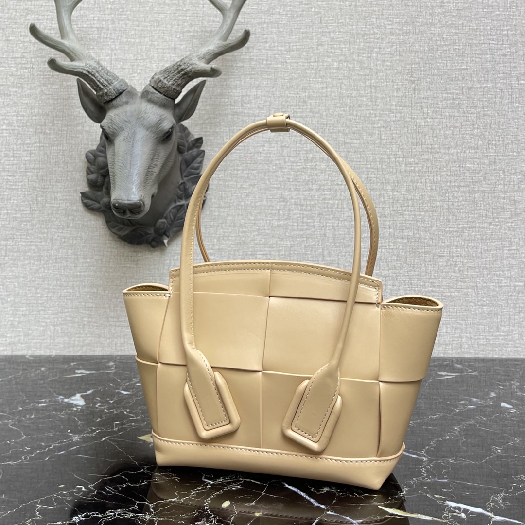 b0tt*ga Ven*ta small arco creme 600606 29 x 8 x 17 cm